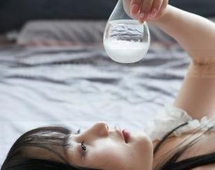 蜜桃社 – 照片中的木奈奈，裤里丝的玄机藏在哪儿？