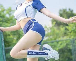 又来了！蜜汁猫裘的套装图包更新，这波我只想附身变身模特的节奏