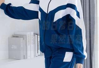 袜啵啵 – 看了苏苏的日常白棉袜，作品里透出的自然和随性，果然别有一番滋味。