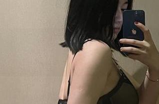 微密圈 – 女仆作品之詹詹篇：这温柔的姿态，太容易让人遐想了，没办法
