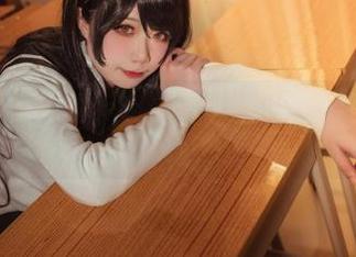 在线瞄到贞子蜜桃的碧蓝航线爱宕高雄制服，有人试过搭配吗？怪怪的但又想拥有。