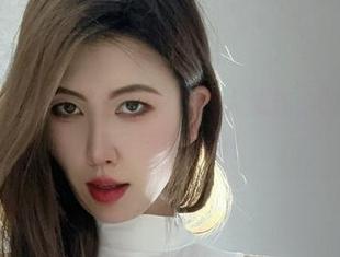 微密圈 – 这皮衣套图真能让人流连，醇子小姨亲密待你下载！
