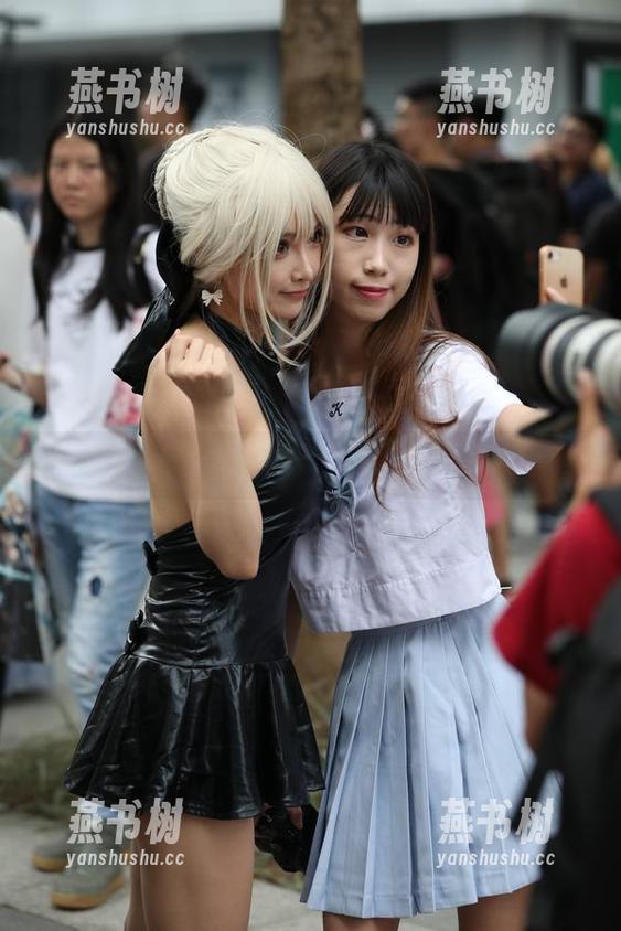 套图里的肉丝黑丝日常：魔镜街拍又来了