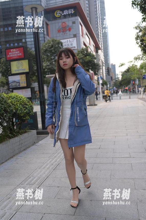 魔镜街拍 魔镜街拍的黑色皮裤美女图集,福利开箱!脑海里响起了‘要不要再来一次’的曲调!